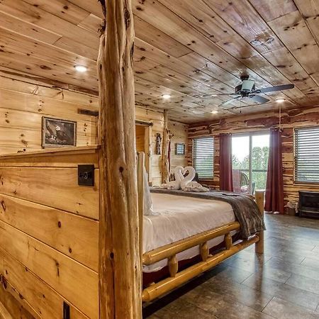 The Log Castle~Stunning Mountain Views~Hot Tub Villa Sevierville Exterior photo